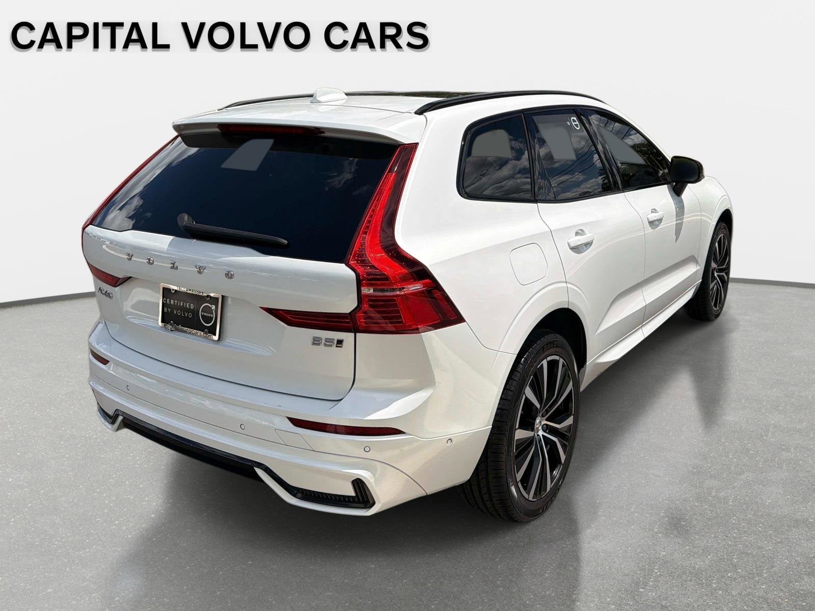 2024 Volvo XC60 Plus Dark Theme