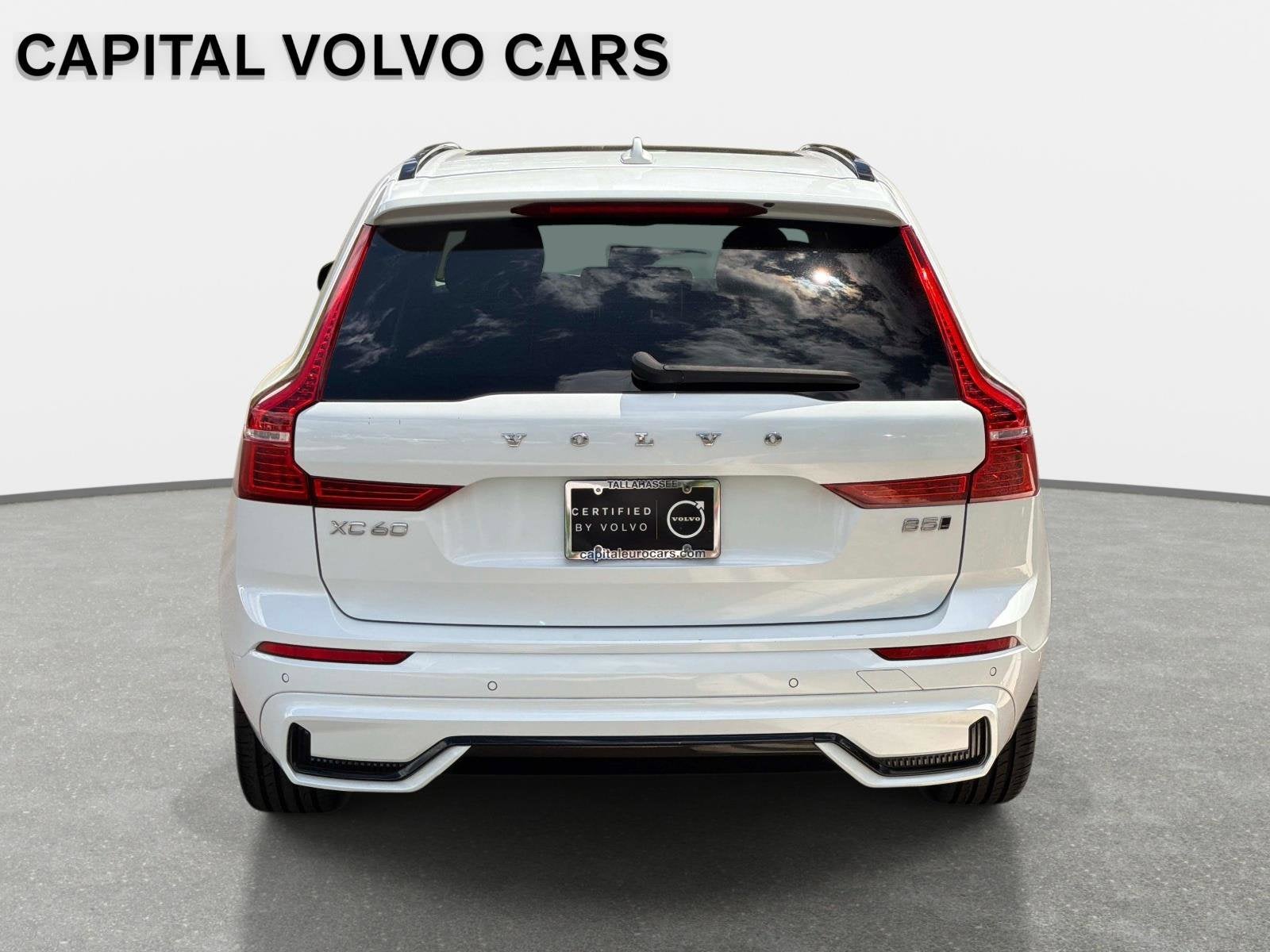 2024 Volvo XC60 Plus Dark Theme