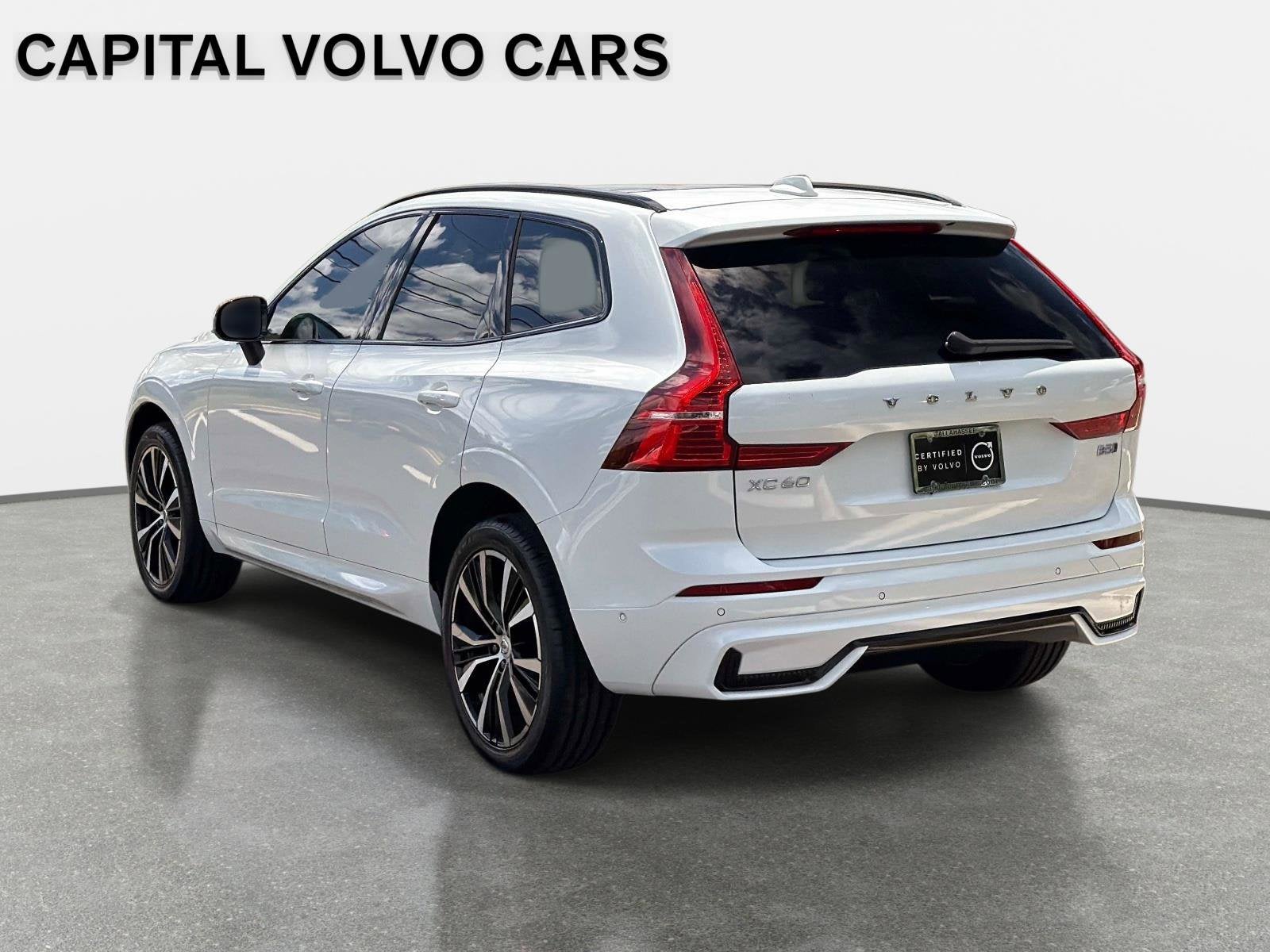 2024 Volvo XC60 Plus Dark Theme