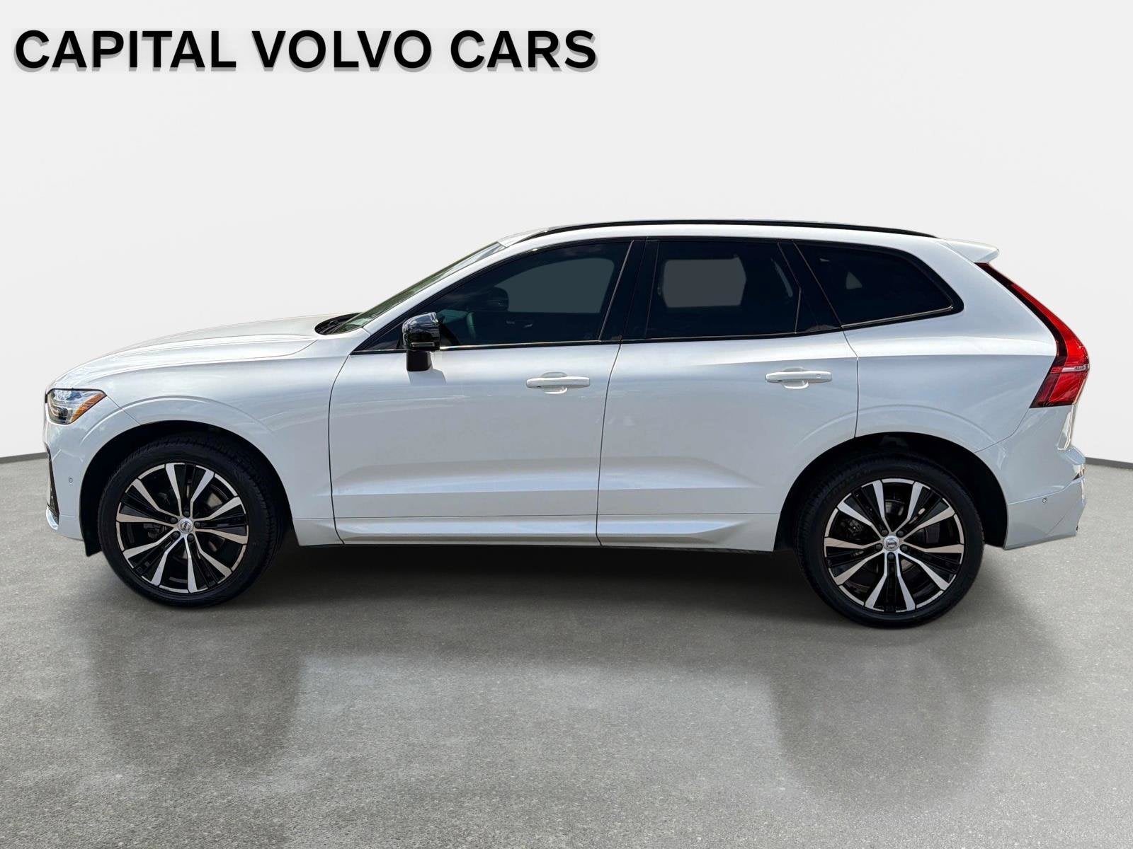 2024 Volvo XC60 Plus Dark Theme