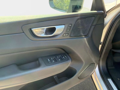 2024 Volvo XC60 Ultimate Dark Theme