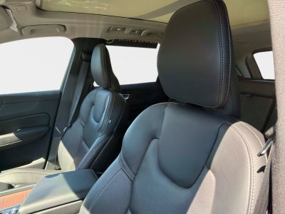 2024 Volvo XC60 Ultimate Dark Theme