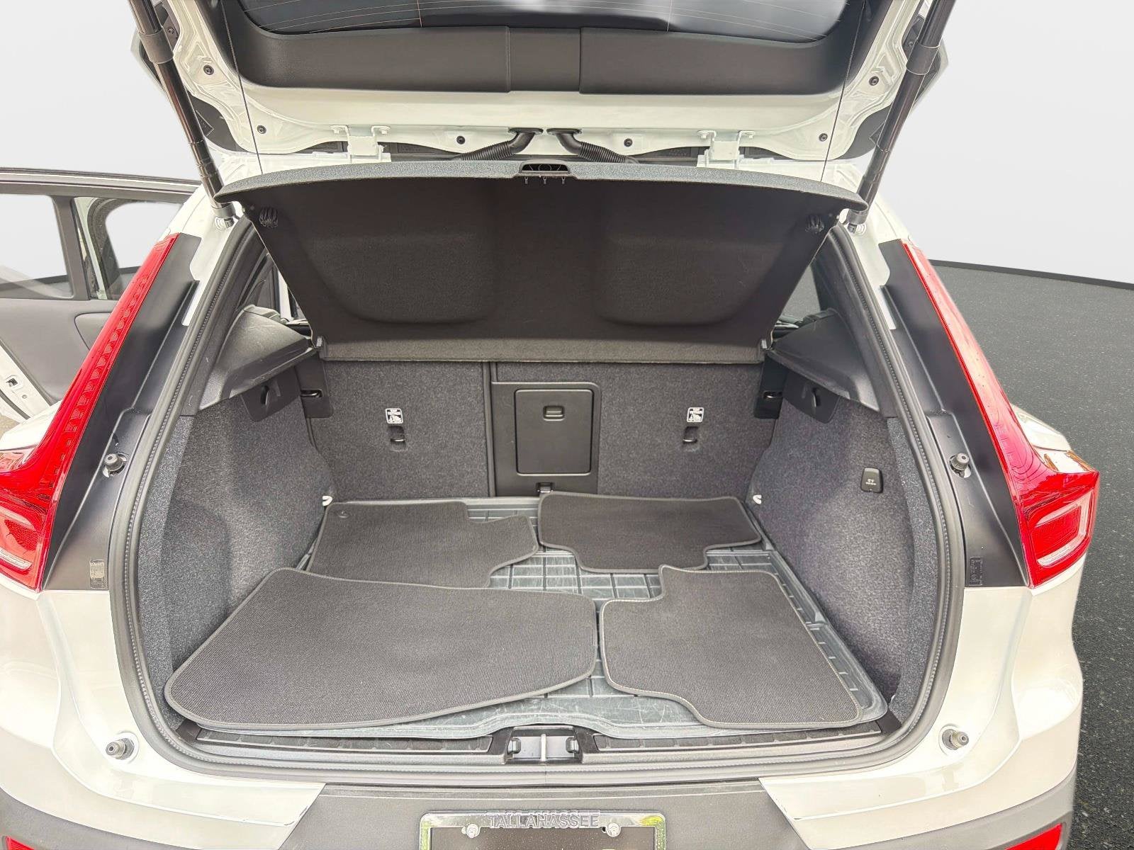 2026 Volvo XC40 Plus