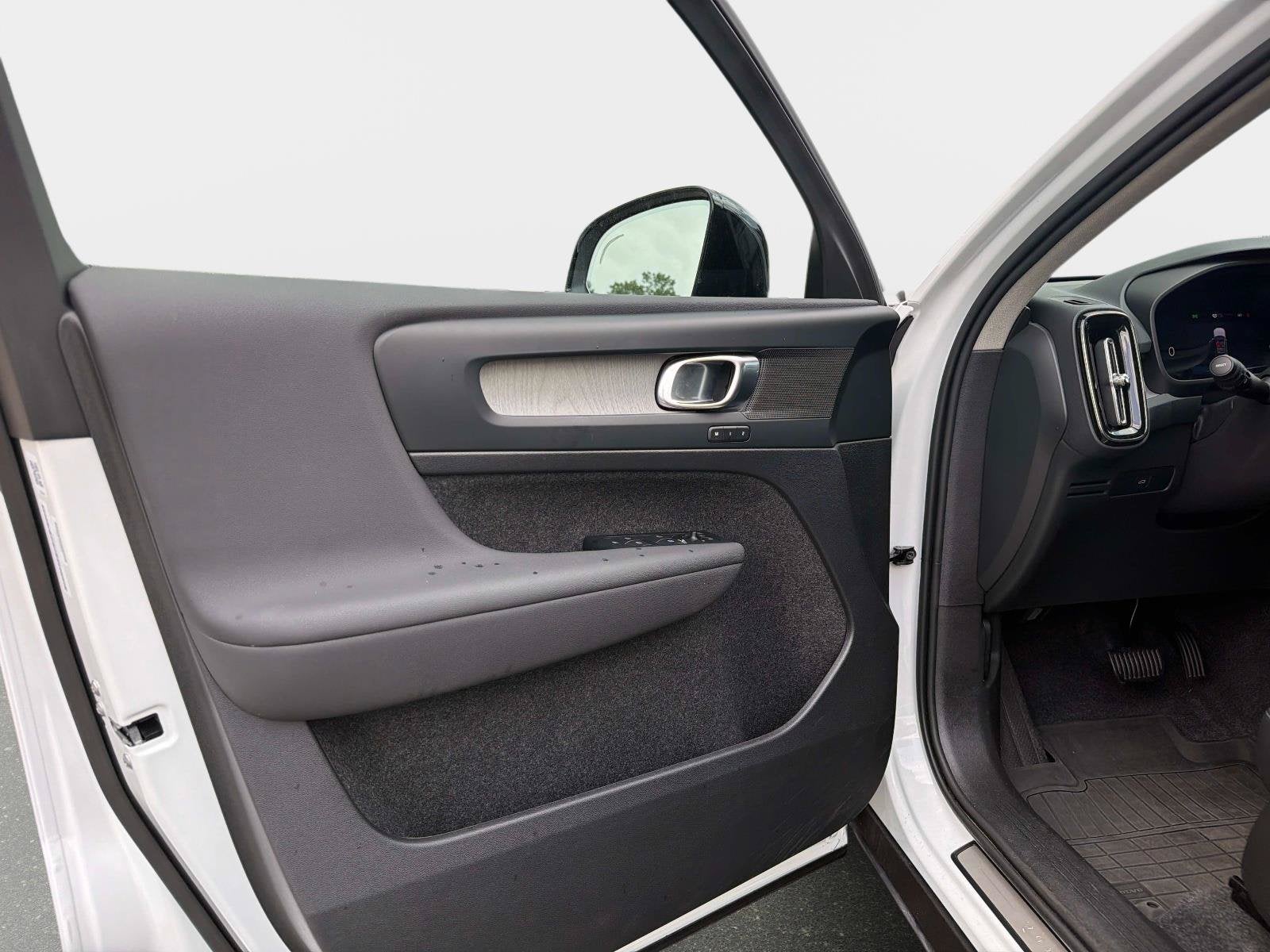 2026 Volvo XC40 Plus