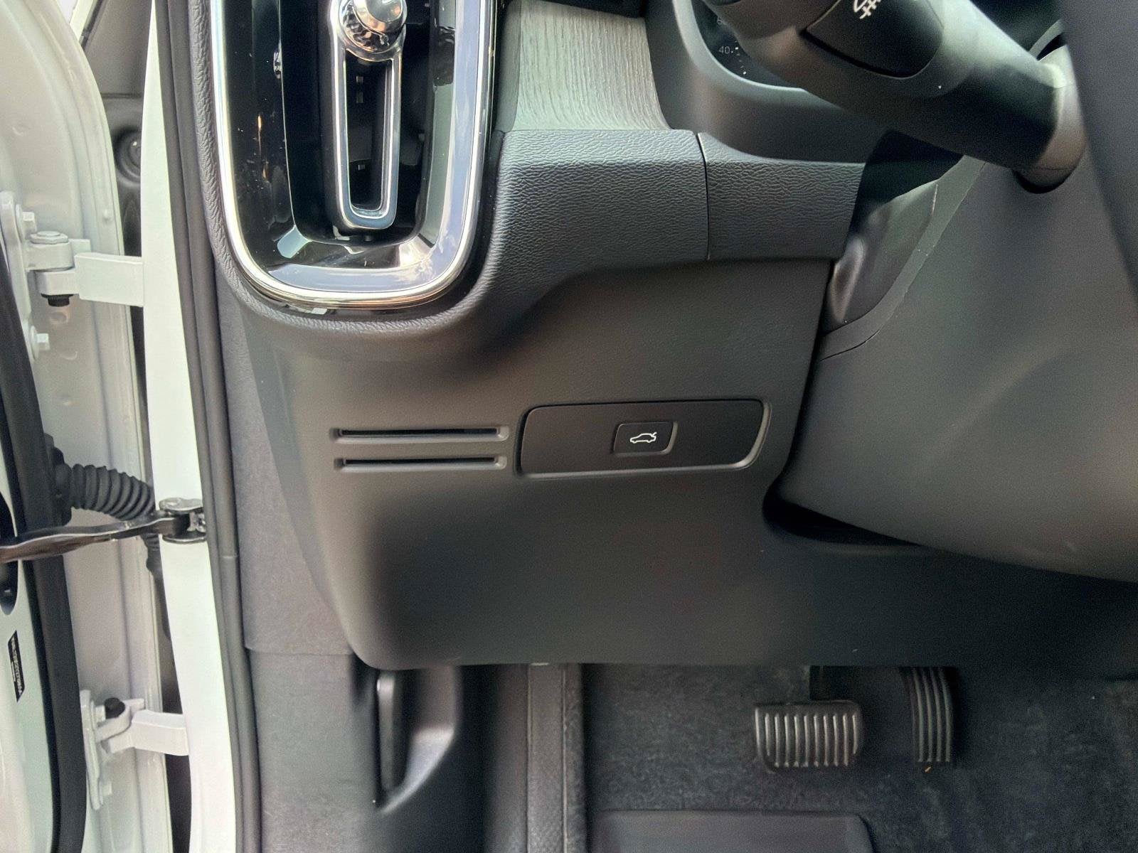 2026 Volvo XC40 Plus