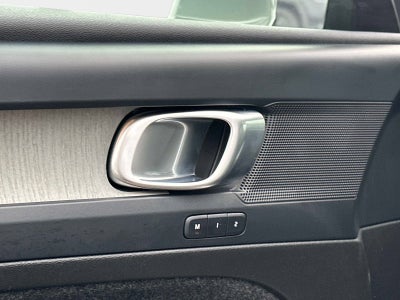 2025 Volvo XC40 Plus Bright Theme