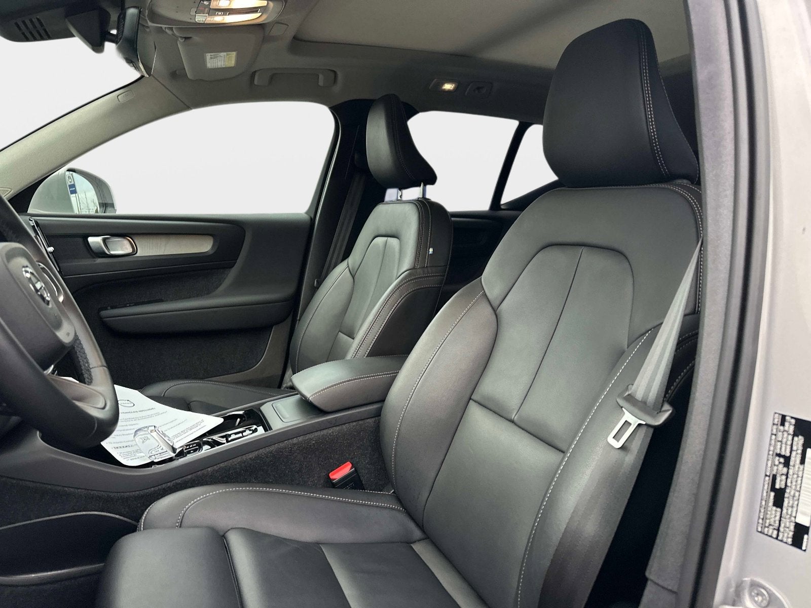 2025 Volvo XC40 Plus Bright Theme