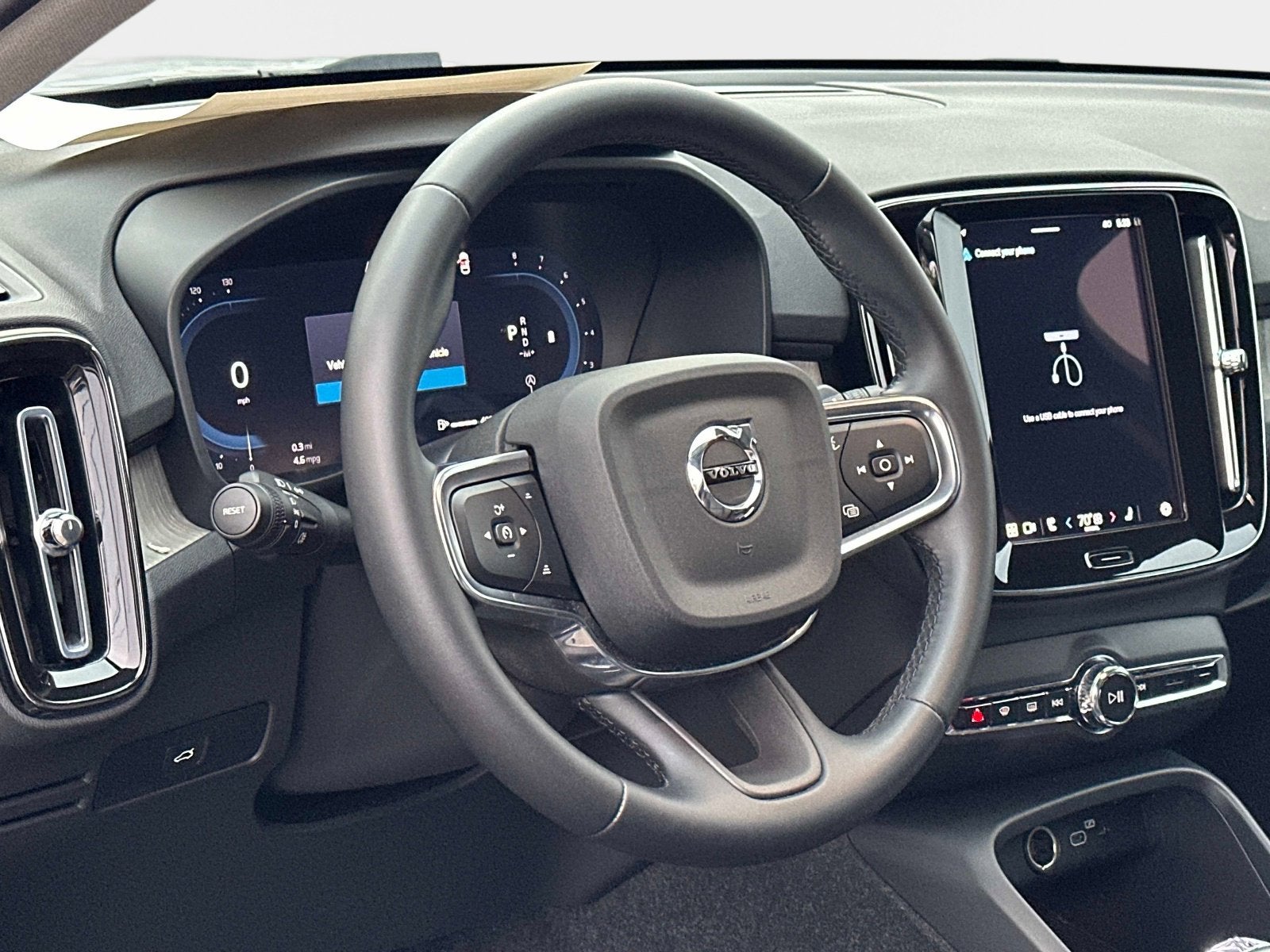 2025 Volvo XC40 Plus Bright Theme