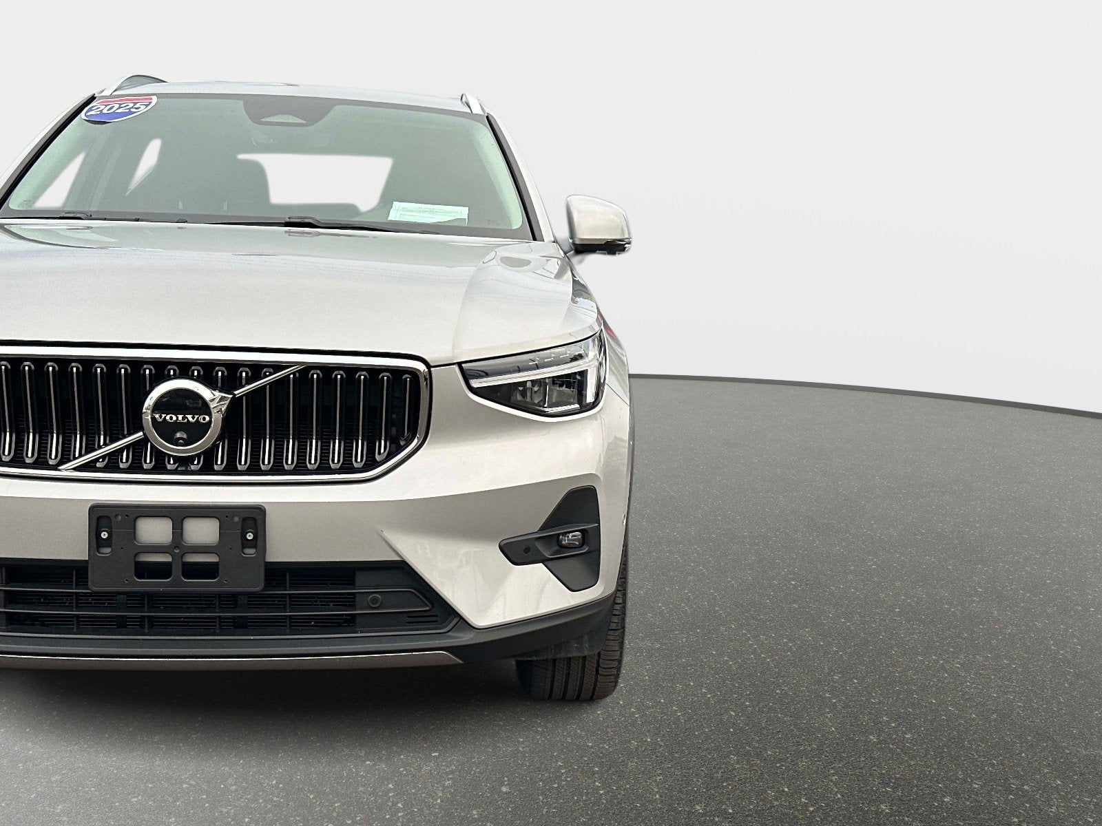 2025 Volvo XC40 Plus Bright Theme