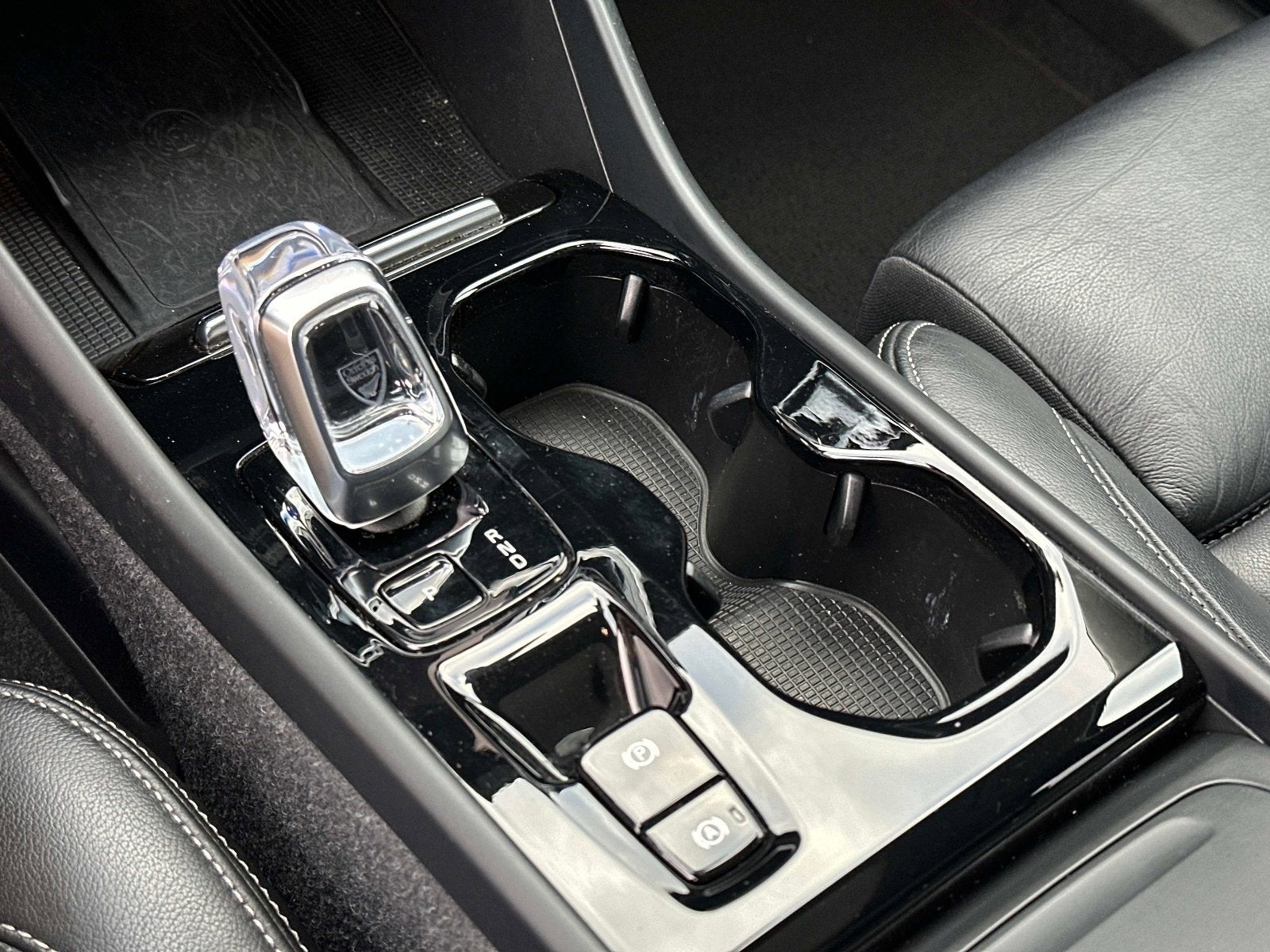 2023 Volvo XC40 Ultimate Bright Theme