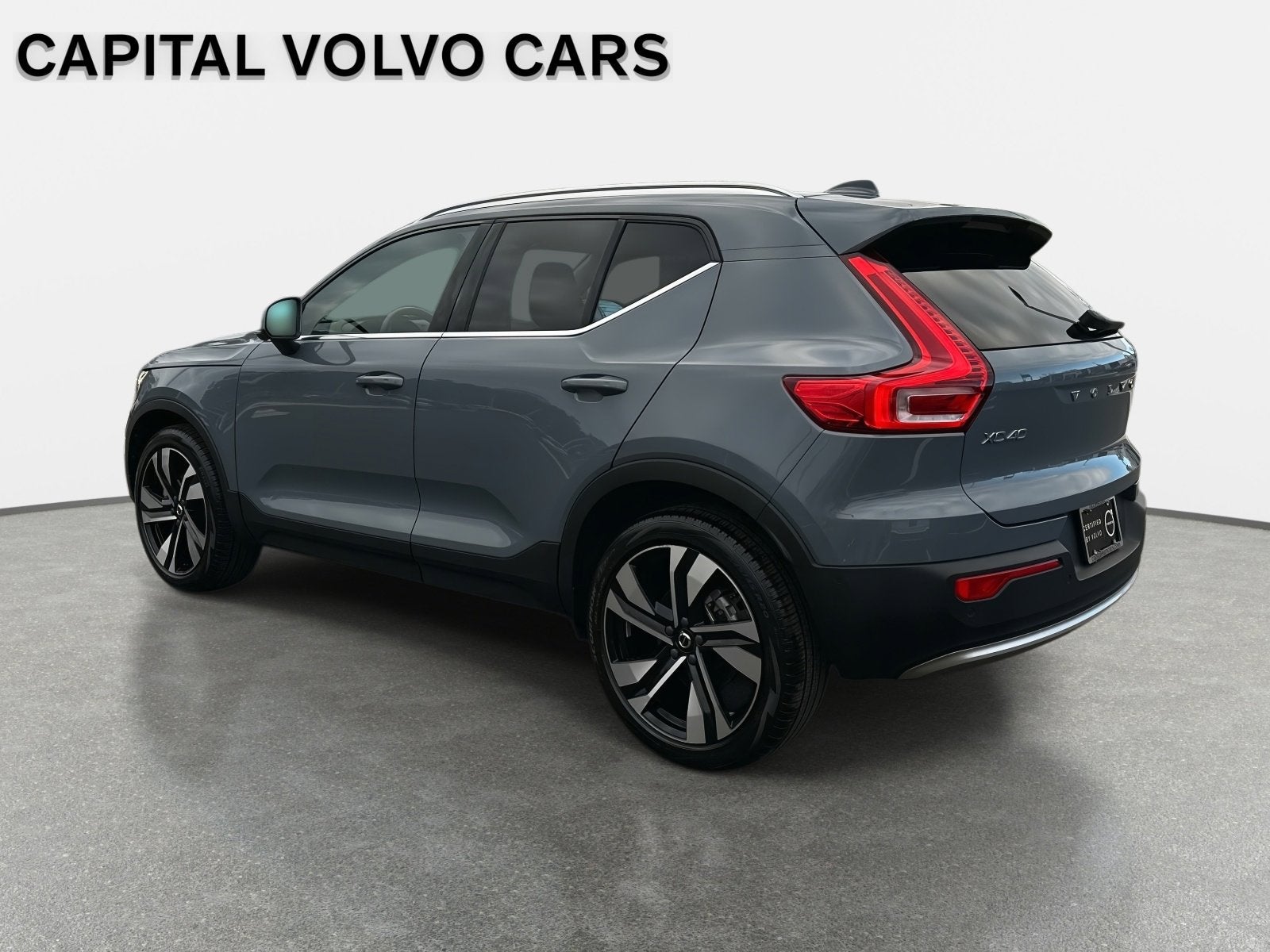2023 Volvo XC40 Ultimate Bright Theme