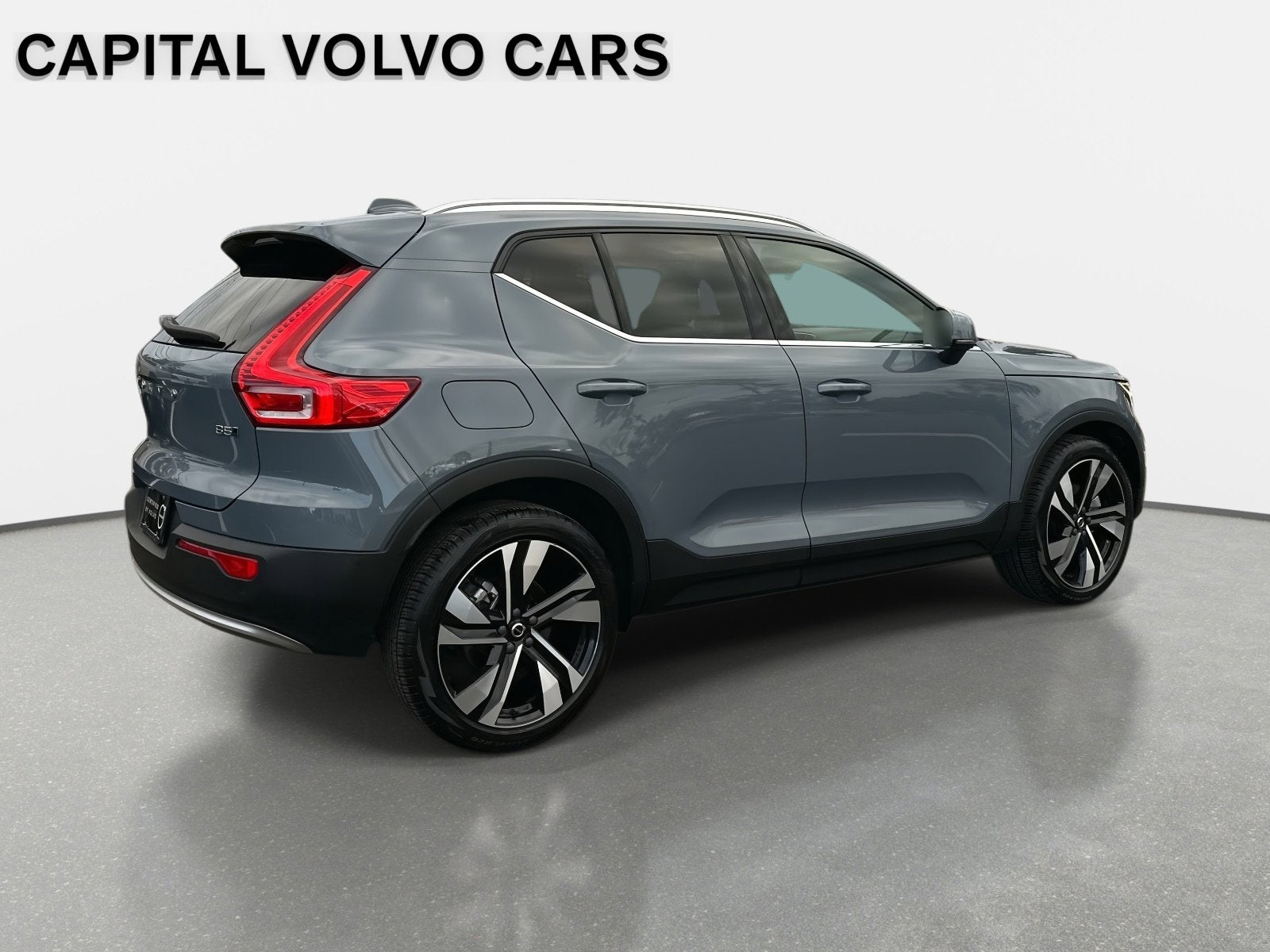 2023 Volvo XC40 Ultimate Bright Theme