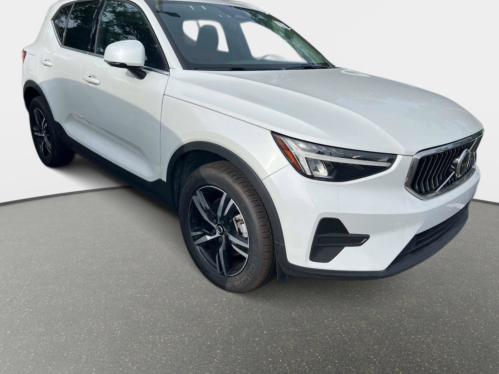 2025 Volvo XC40 Core Bright Theme