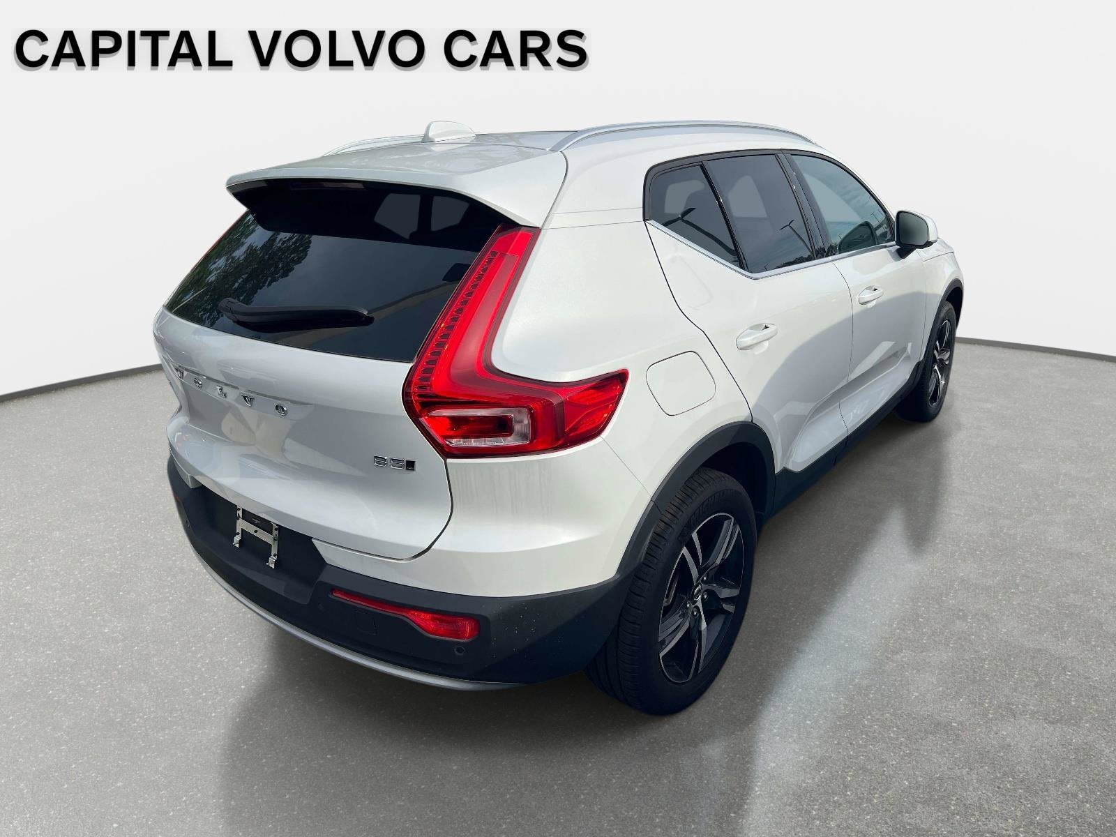 2025 Volvo XC40 Core Bright Theme