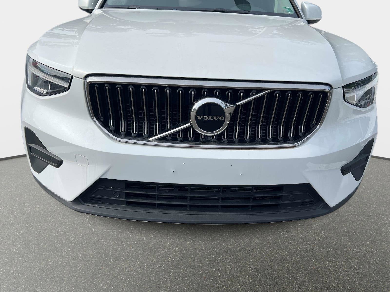 2025 Volvo XC40 Core Bright Theme