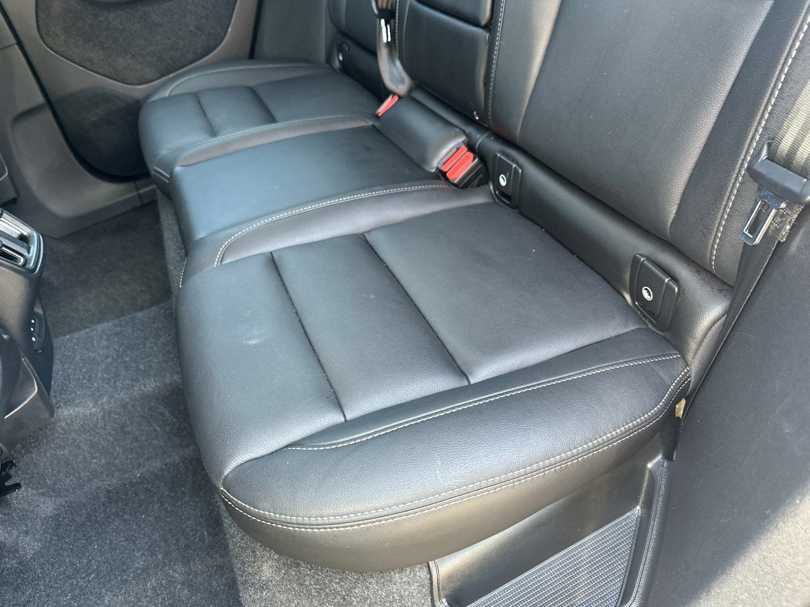 2025 Volvo XC40 Core Bright Theme