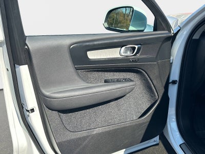 2025 Volvo XC40 Core Bright Theme