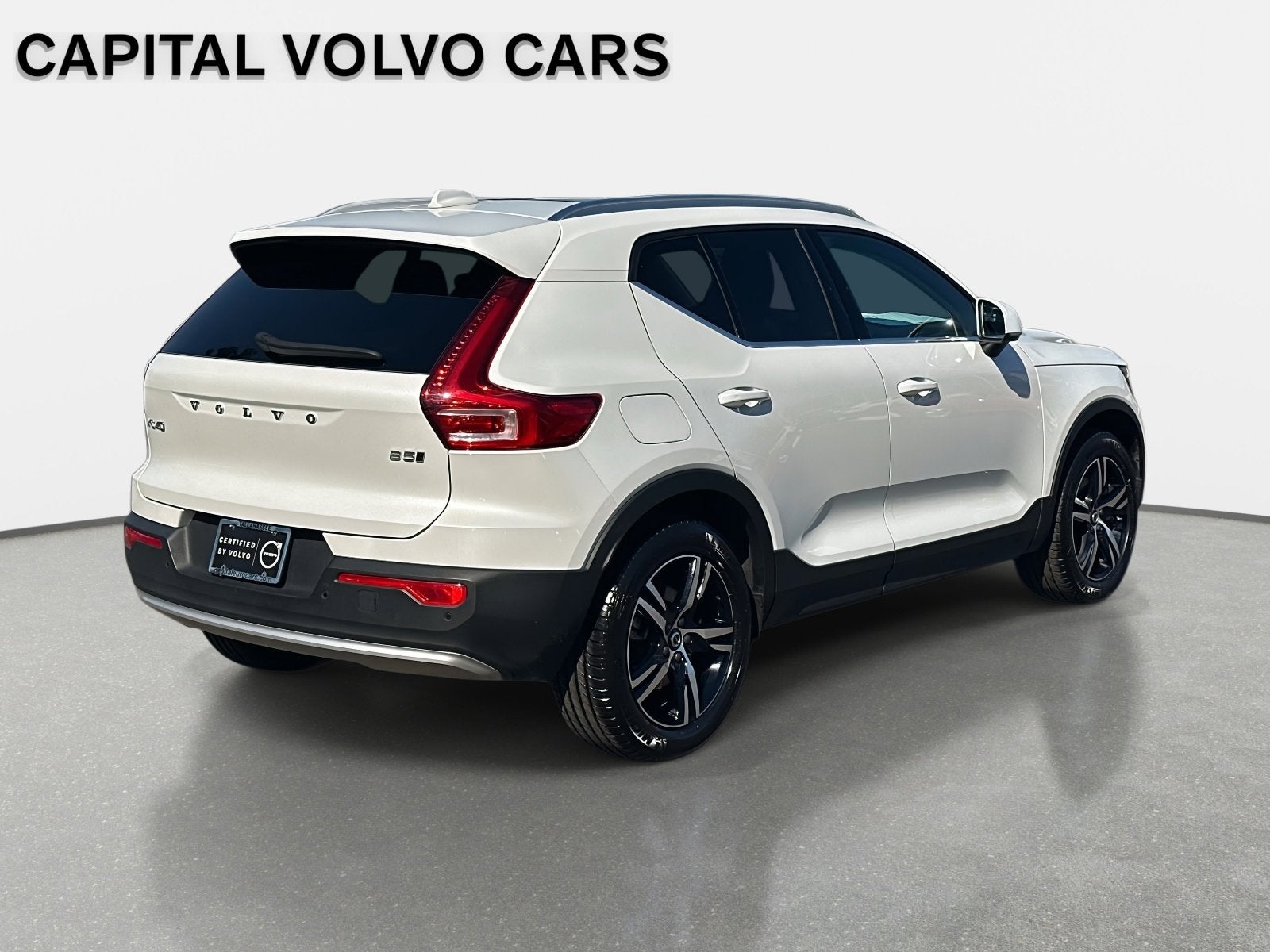 2025 Volvo XC40 Core Bright Theme
