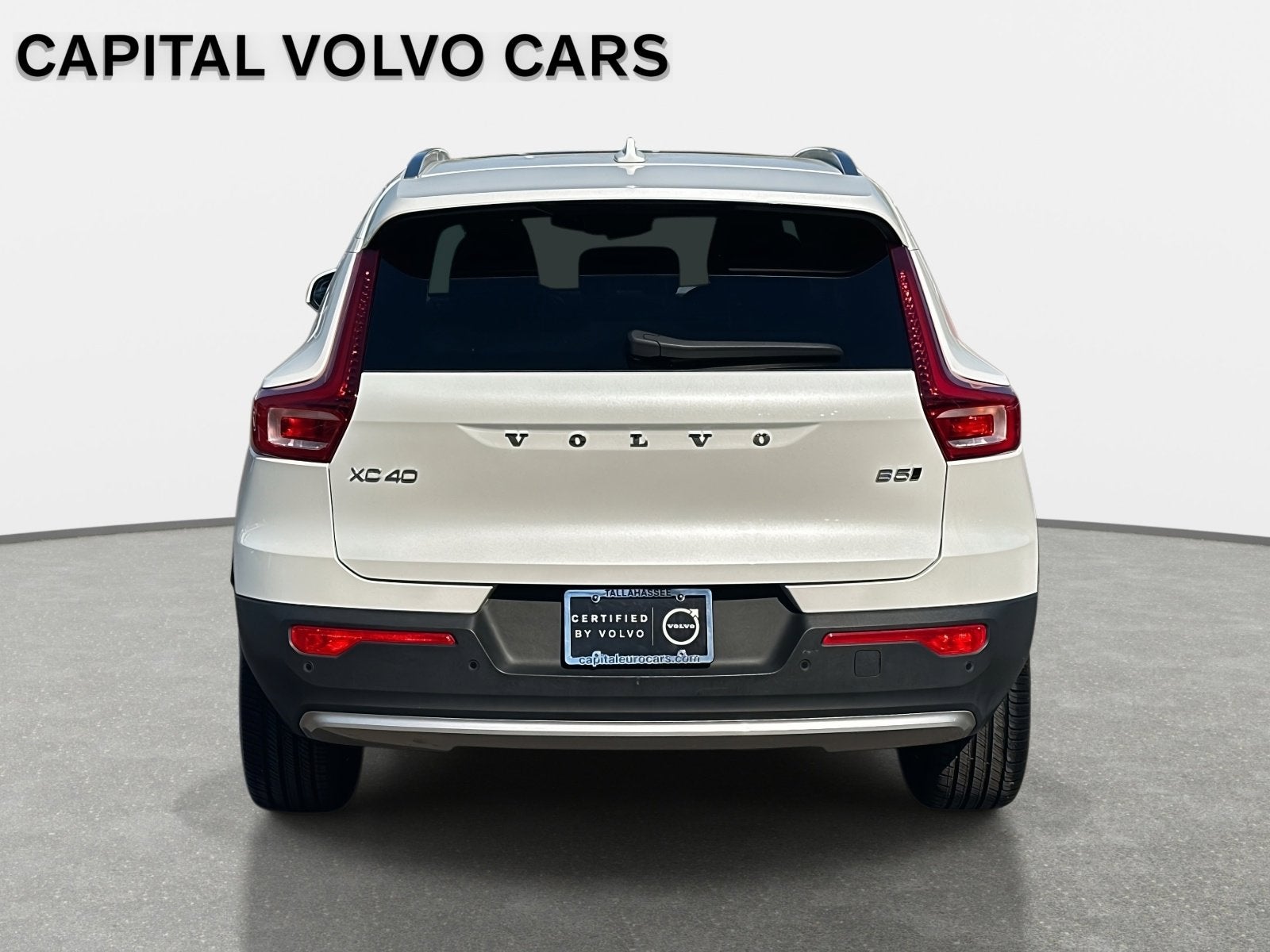 2025 Volvo XC40 Core Bright Theme