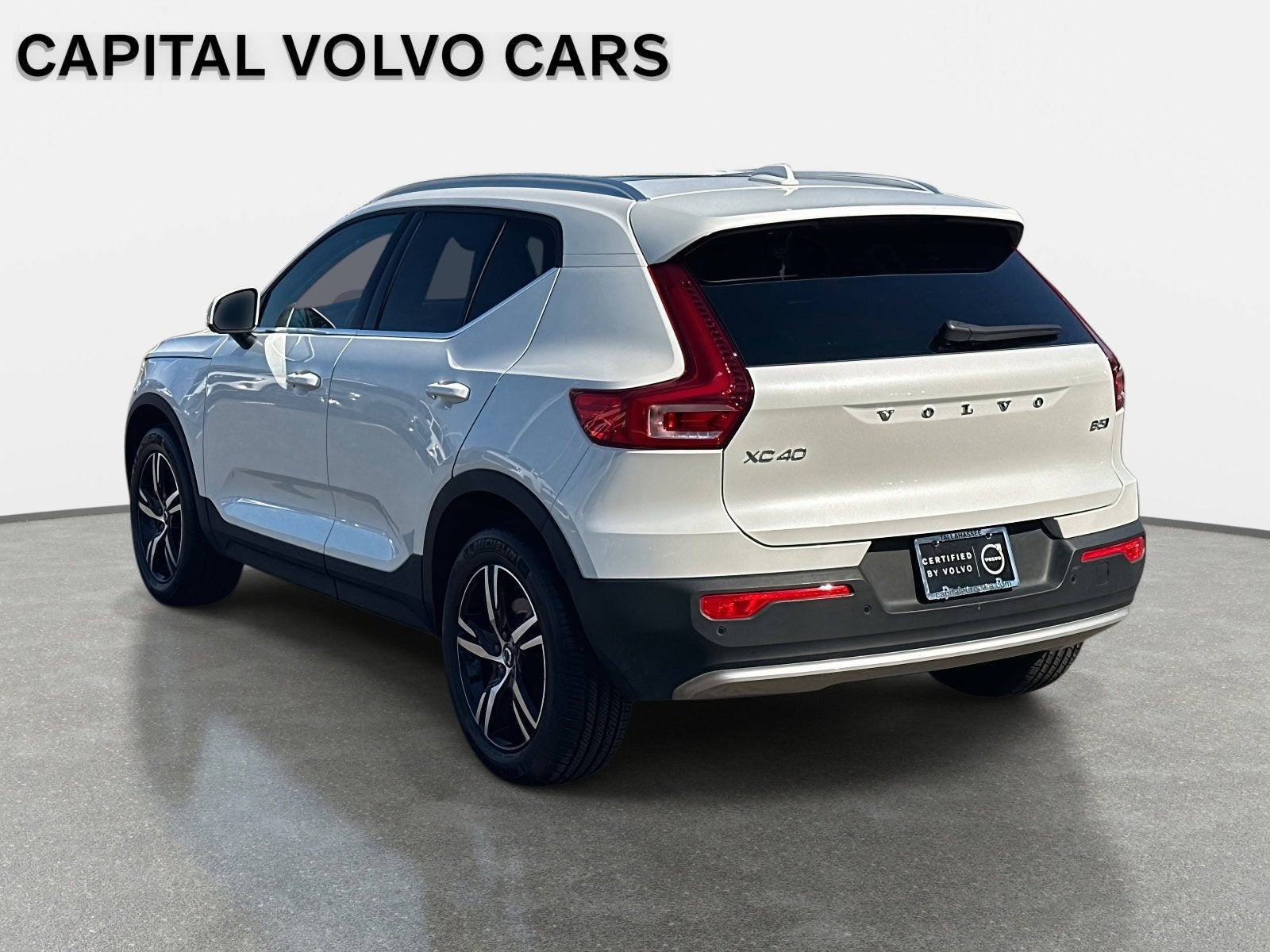 2025 Volvo XC40 Core Bright Theme