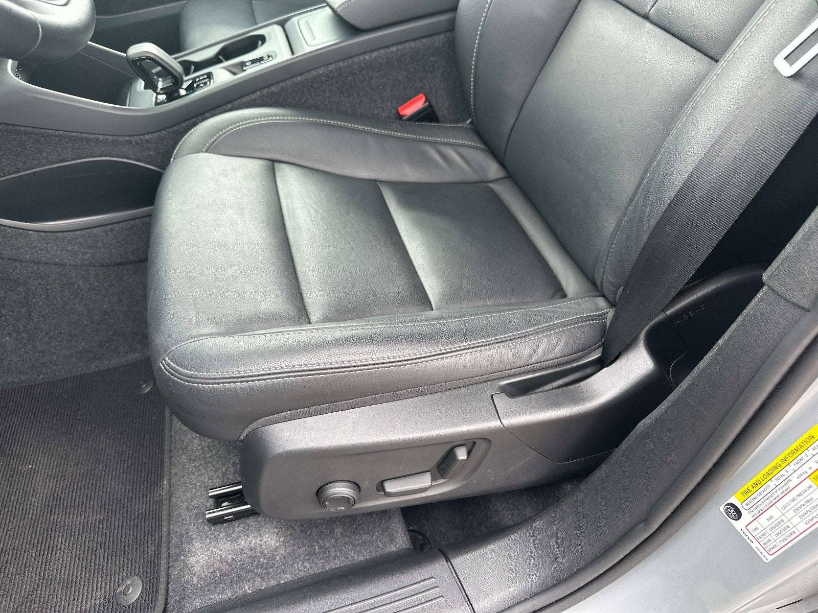 2025 Volvo XC40 Core Bright Theme