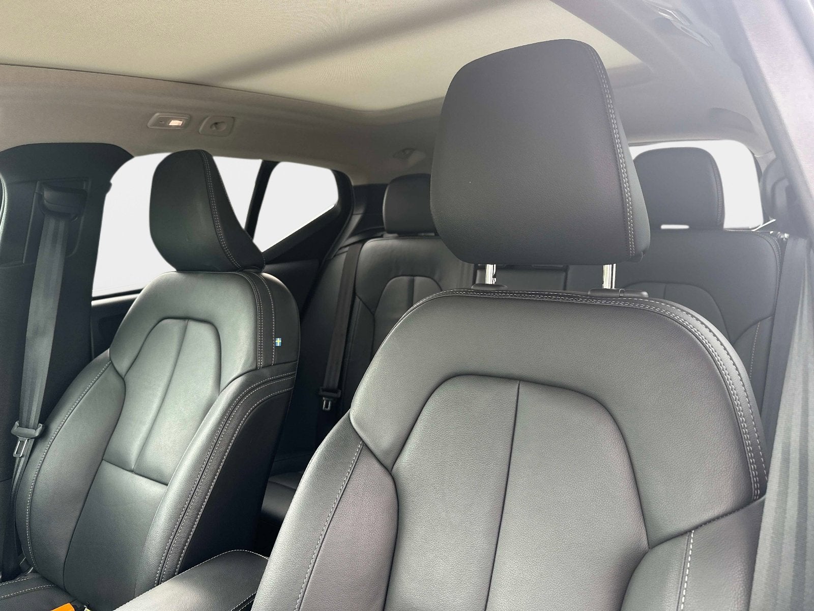 2025 Volvo XC40 Core Bright Theme