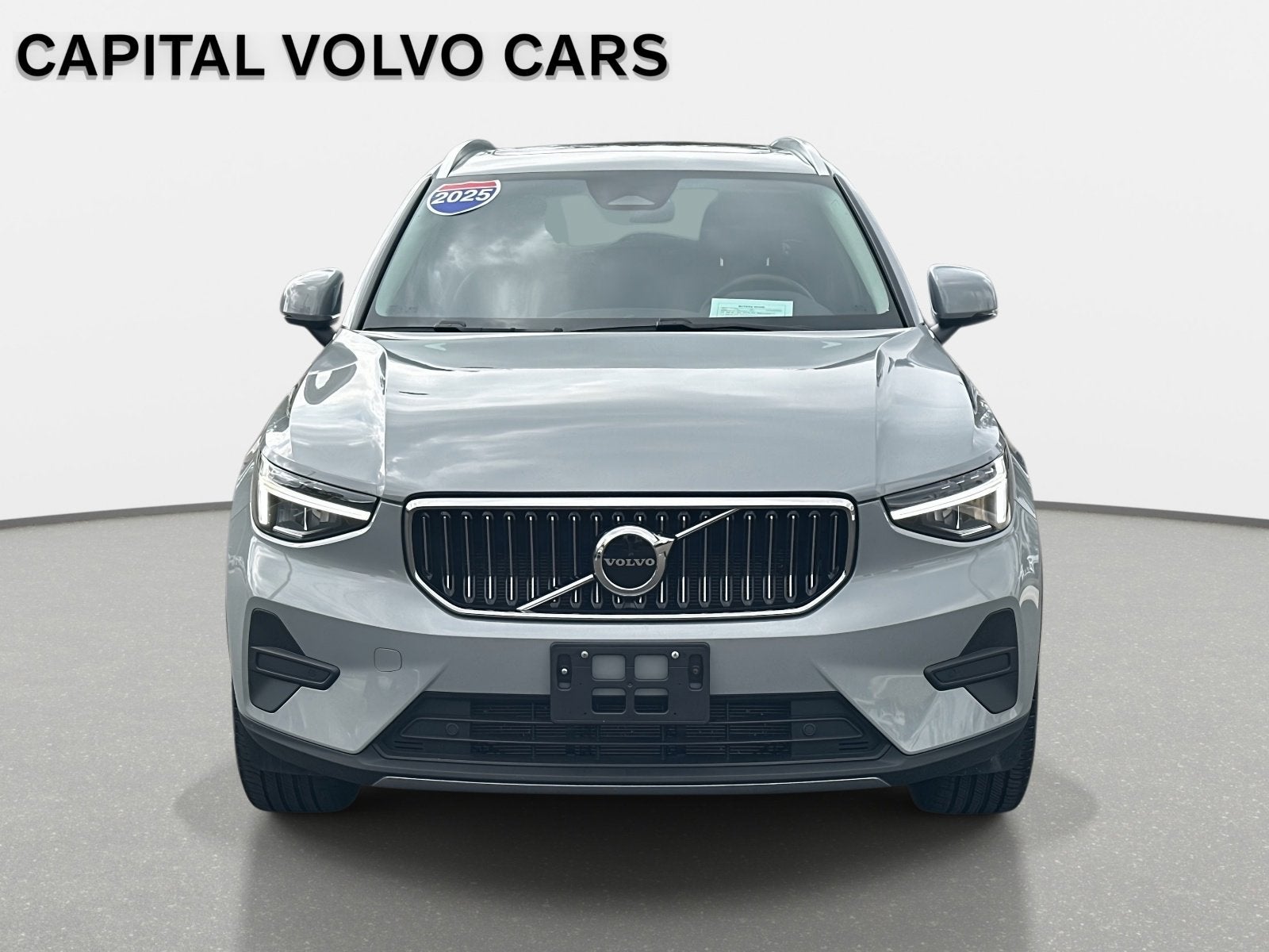 2025 Volvo XC40 Core Bright Theme