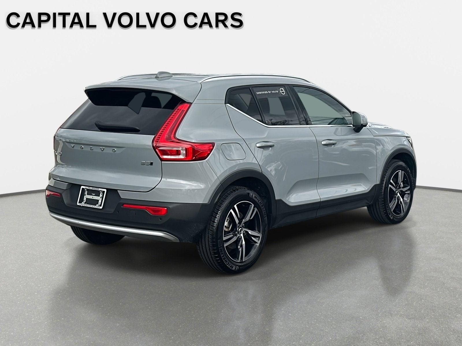 2025 Volvo XC40 Core Bright Theme