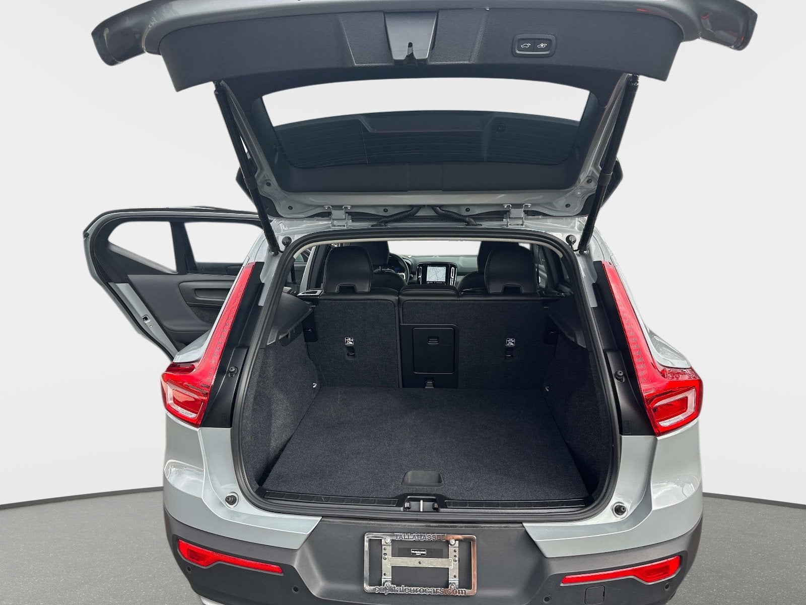 2025 Volvo XC40 Core Bright Theme