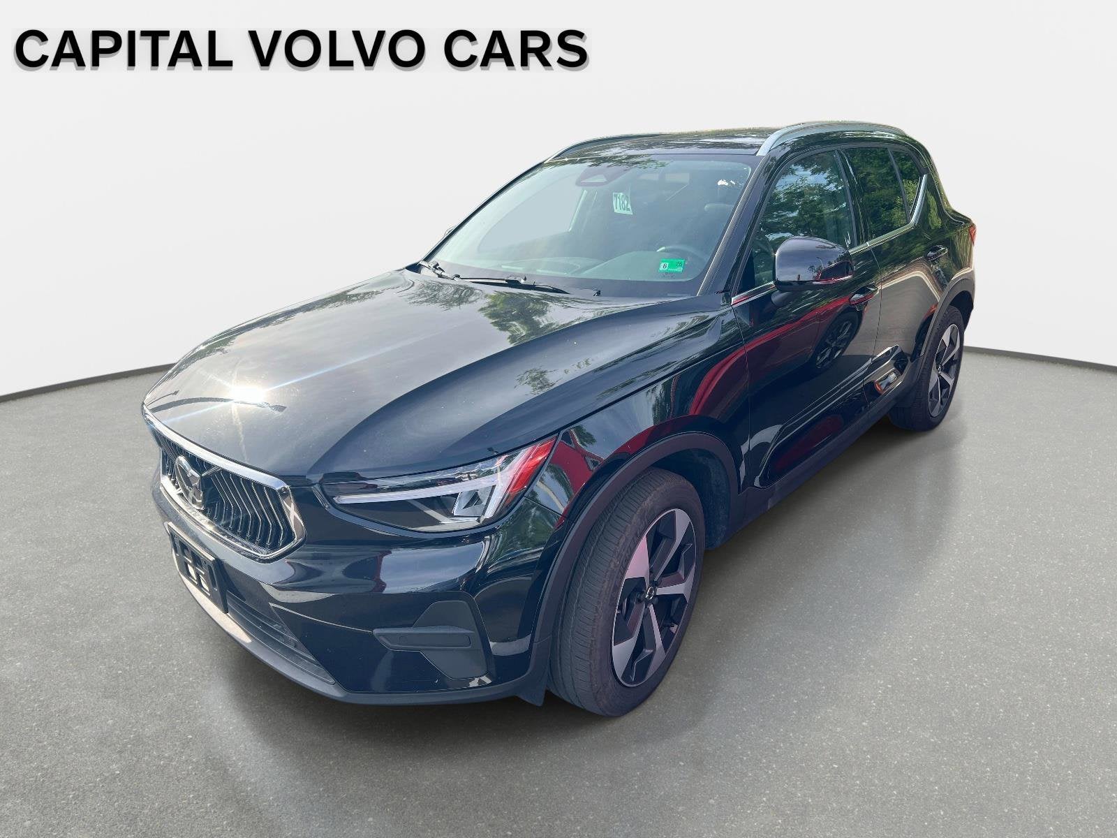 2025 Volvo XC40 Core Bright Theme