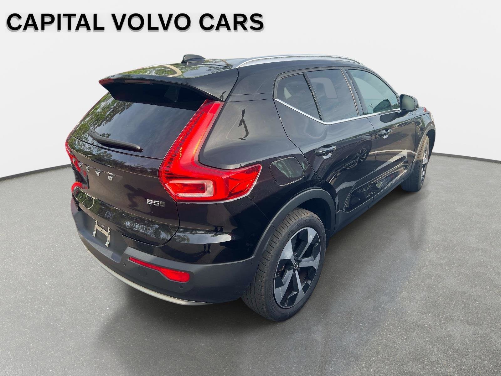 2025 Volvo XC40 Core Bright Theme