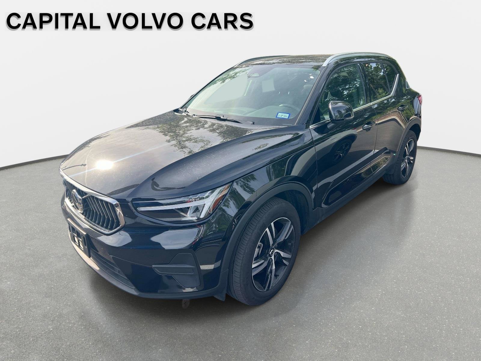 2025 Volvo XC40 Core Bright Theme
