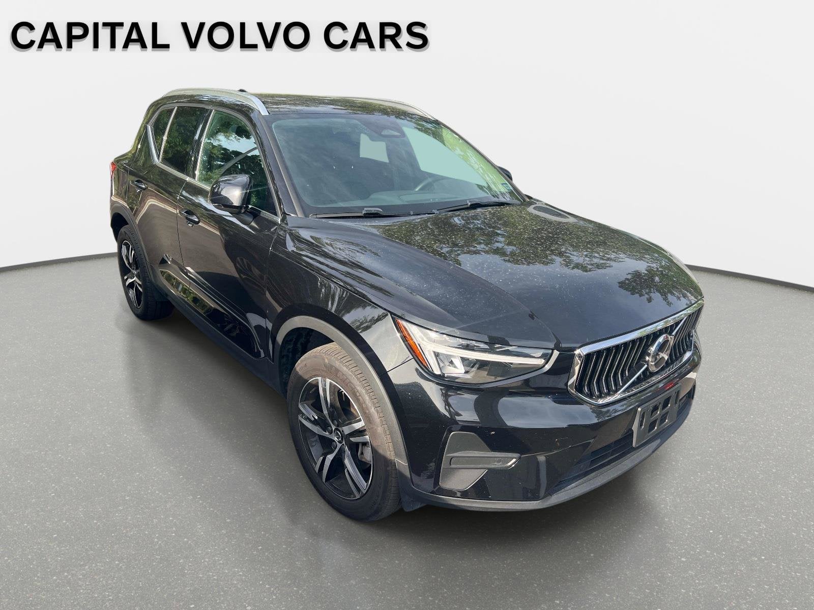 2025 Volvo XC40 Core Bright Theme