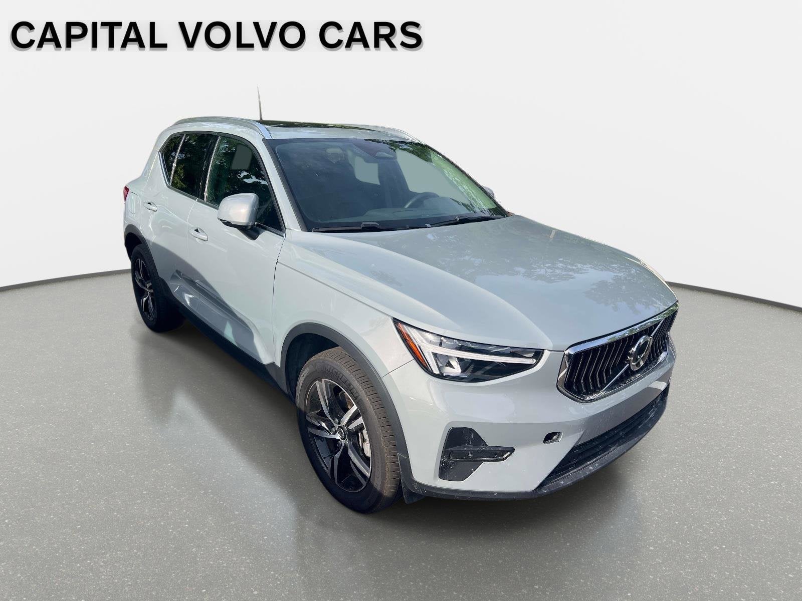 2025 Volvo XC40 Core Bright Theme