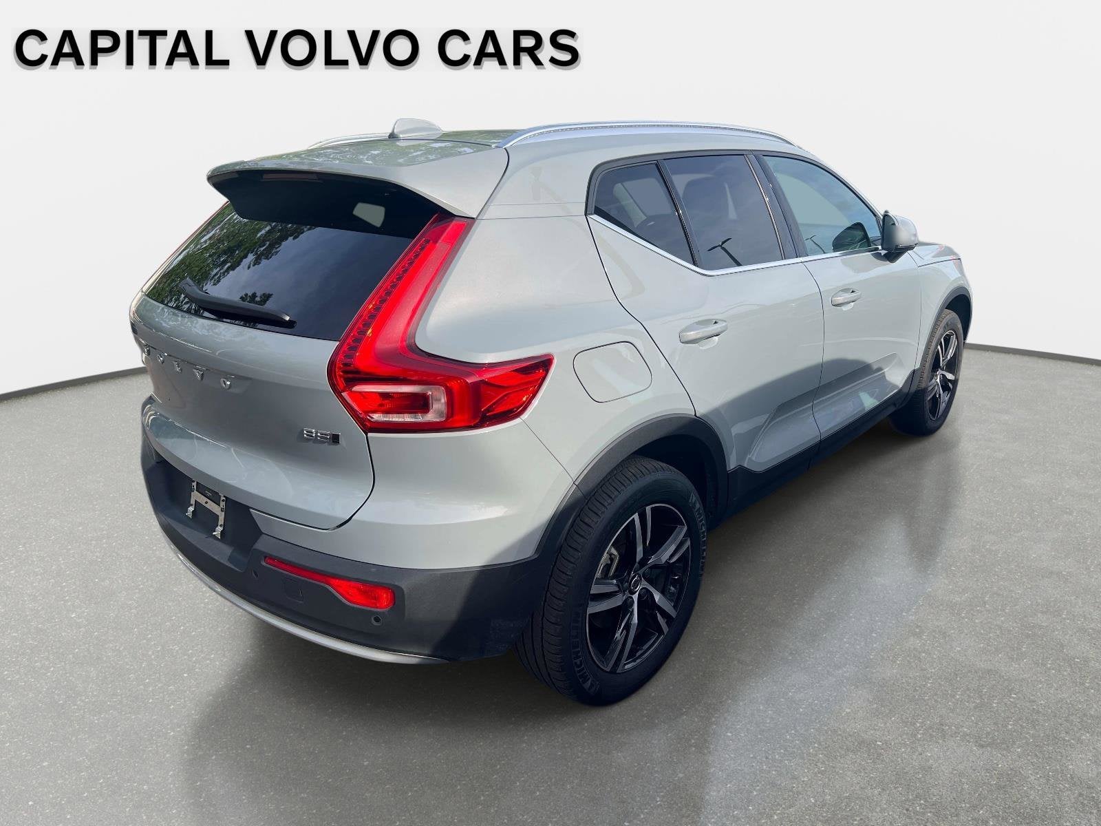 2025 Volvo XC40 Core Bright Theme