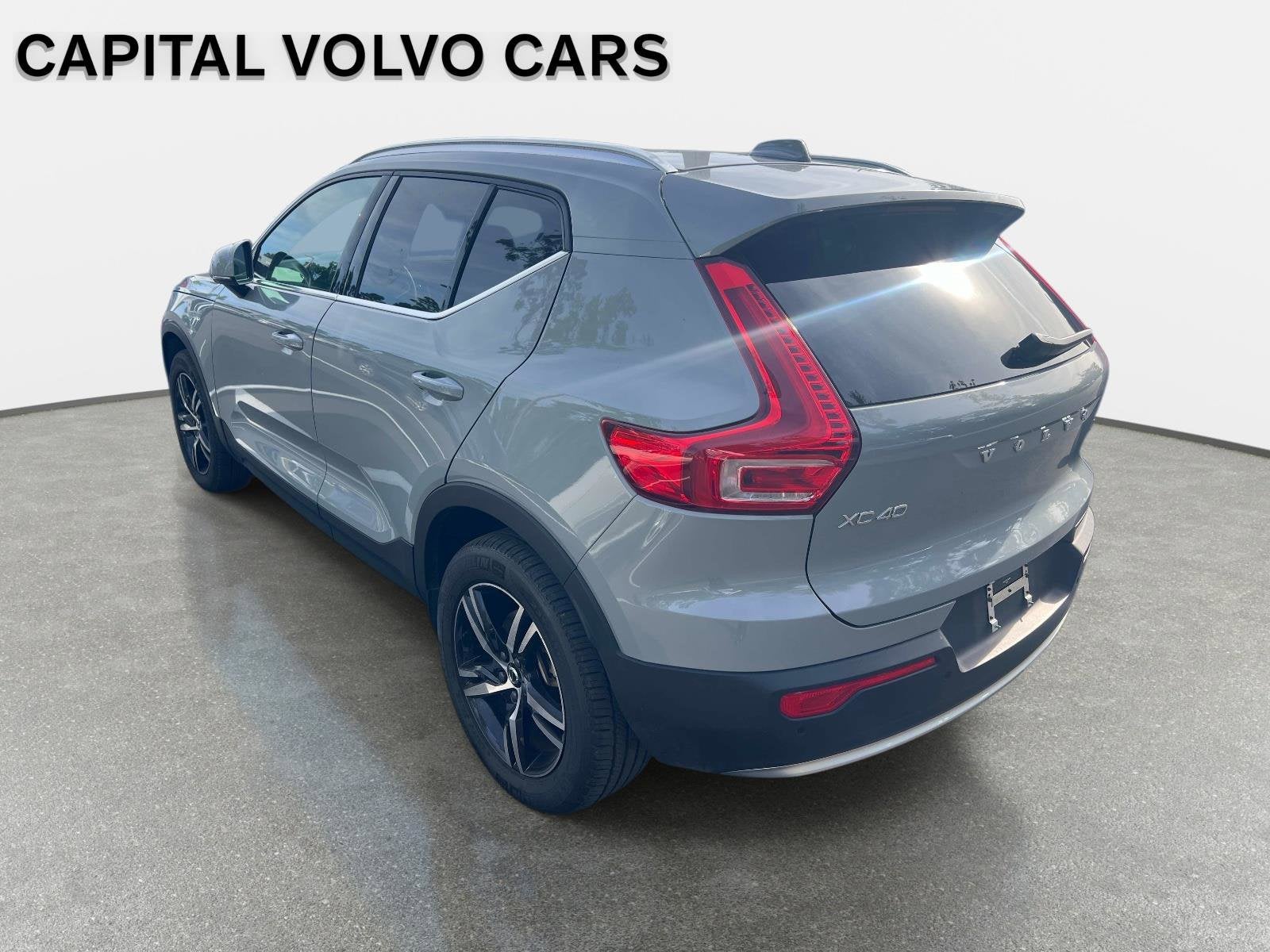 2025 Volvo XC40 Core Bright Theme