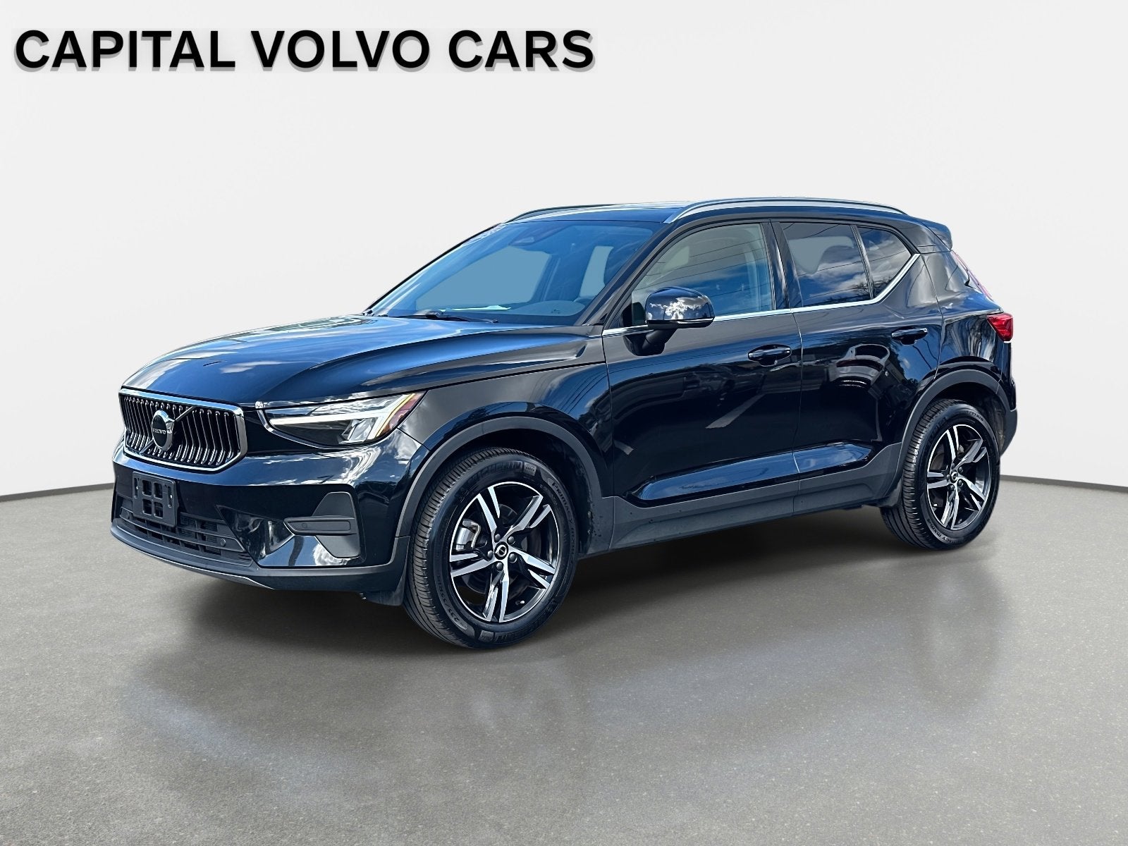 2025 Volvo XC40 Core Bright Theme