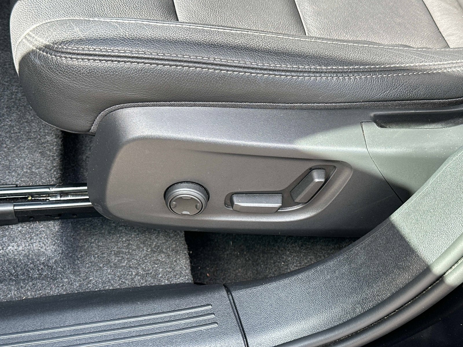 2025 Volvo XC40 Core Bright Theme