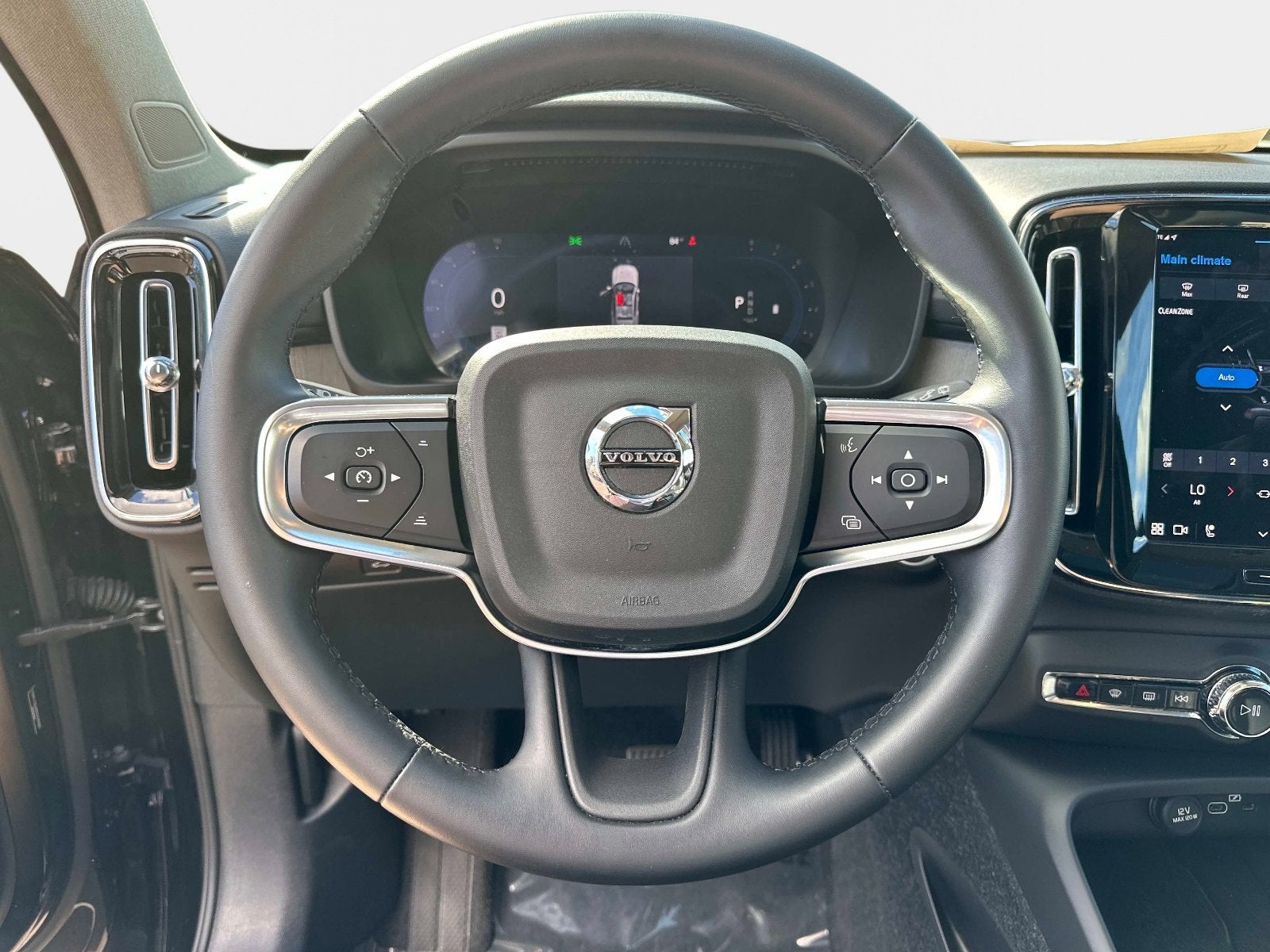 2025 Volvo XC40 Core Bright Theme