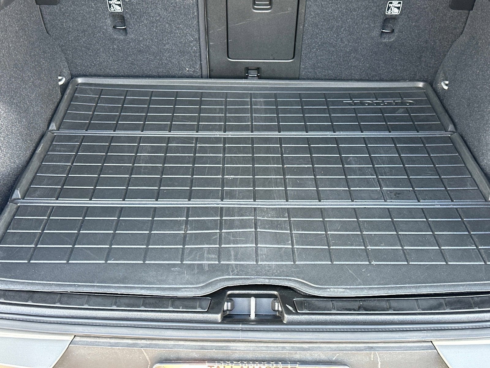 2023 Volvo XC40 Plus Dark Theme