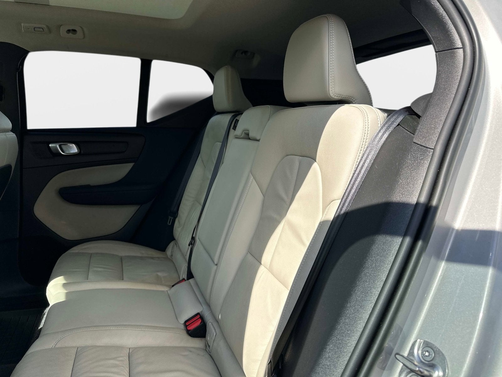 2023 Volvo XC40 Plus Dark Theme