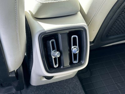 2023 Volvo XC40 Plus Dark Theme