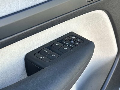 2023 Volvo XC40 Plus Dark Theme