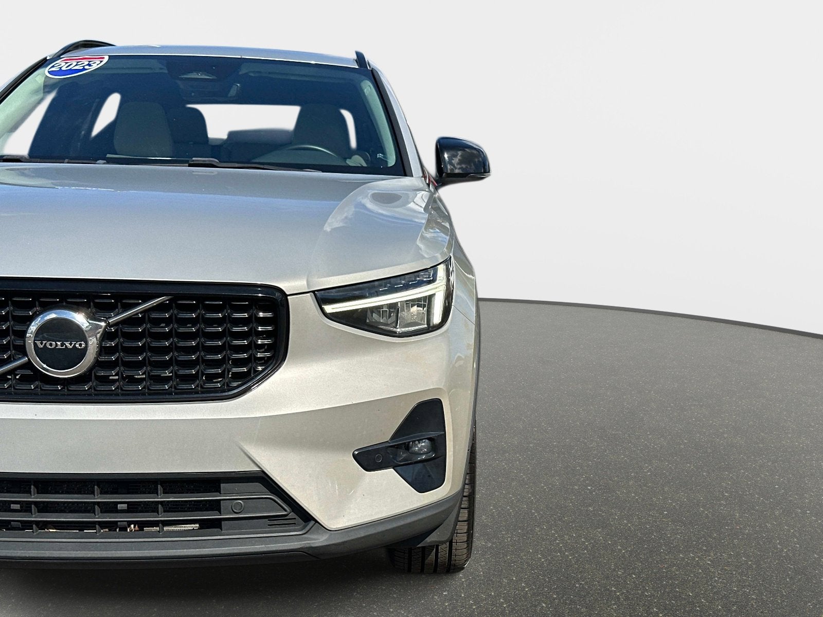 2023 Volvo XC40 Plus Dark Theme