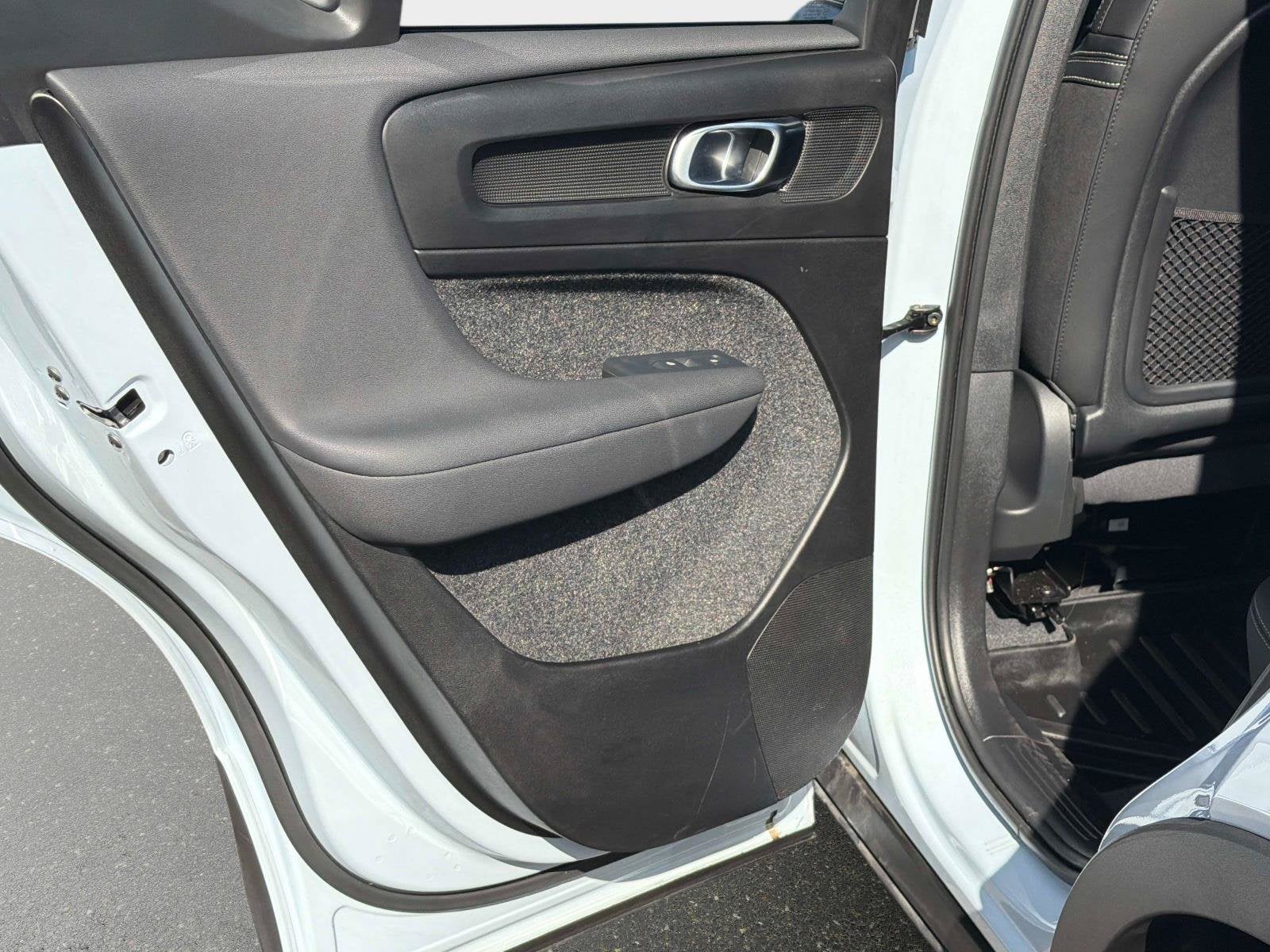 2024 Volvo XC40 Plus Dark Theme