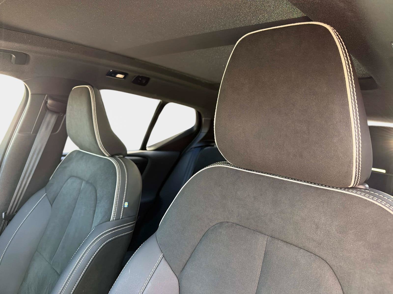 2024 Volvo XC40 Plus Dark Theme