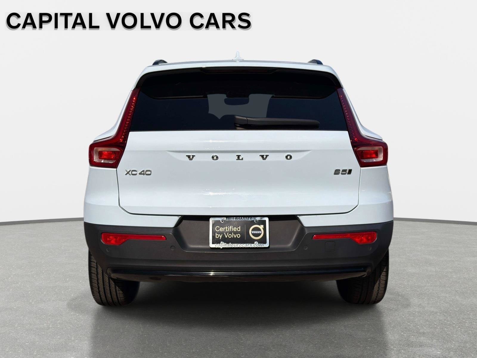2024 Volvo XC40 Plus Dark Theme