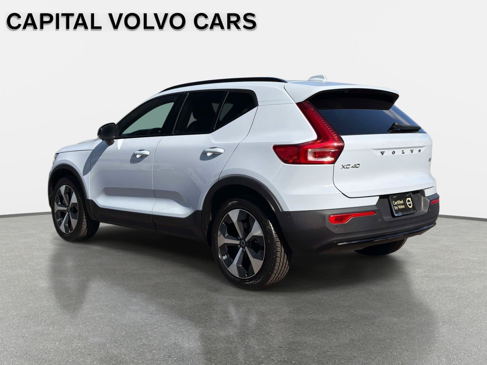 2024 Volvo XC40 Plus Dark Theme