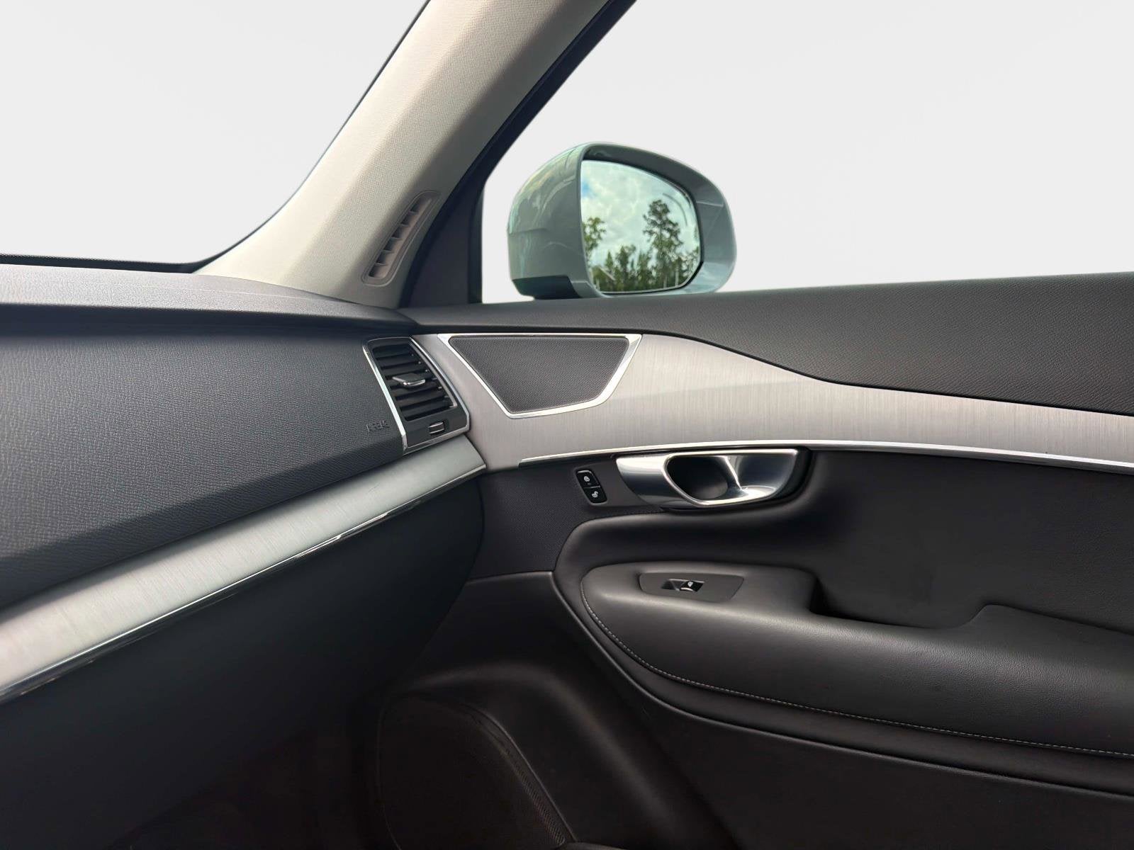 2025 Volvo XC90 Core