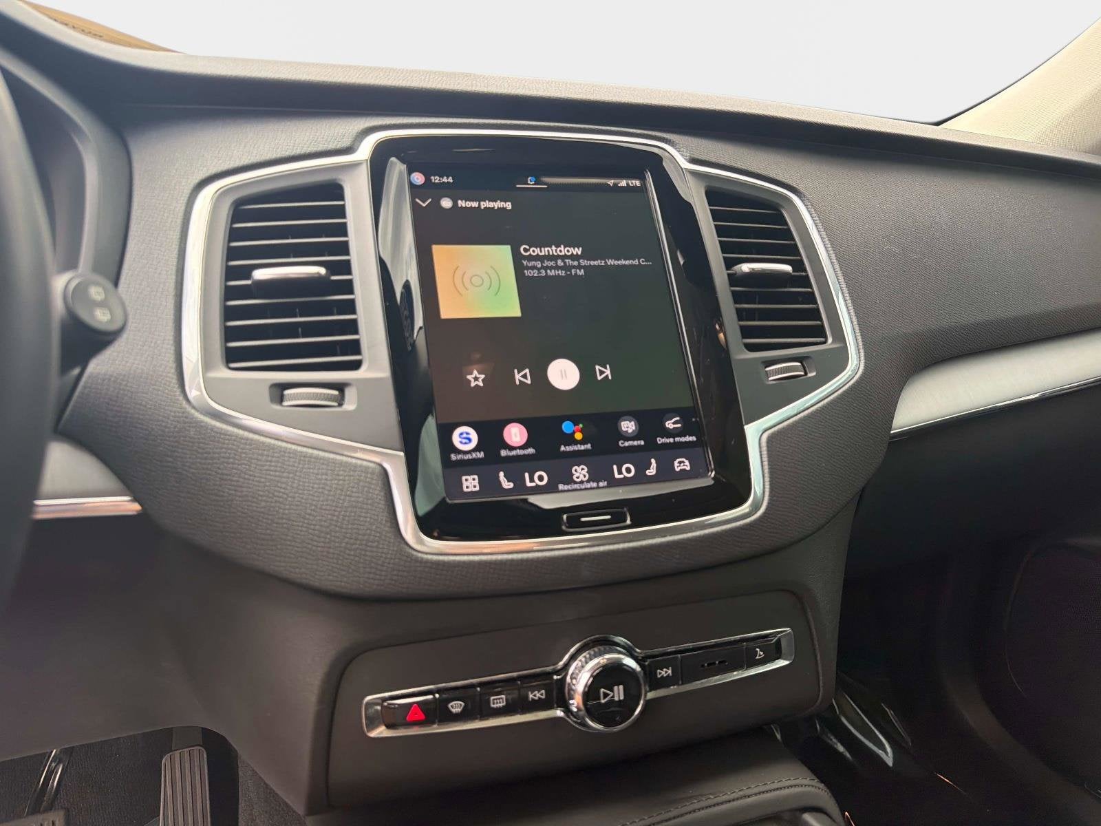 2025 Volvo XC90 Core